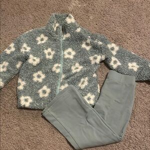 Blue and White daisy Floral Fleece Jacket and matching Pants Set girls 5/6